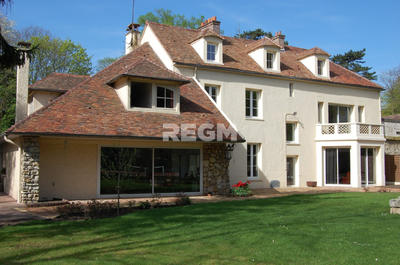 Propriété - 360 m² - 9 pièces