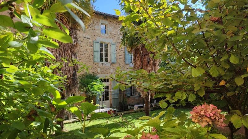 Maison - 553 m² - 8 pièces