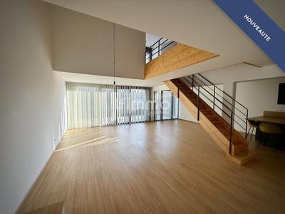 Loft - 121 m² - 5 pièces