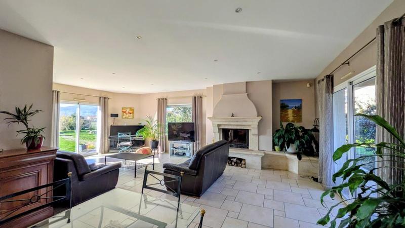 Maison traditionnelle - 212 m² - 8 pièces