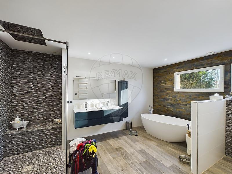 Propriété - 700 m² - 11 pièces