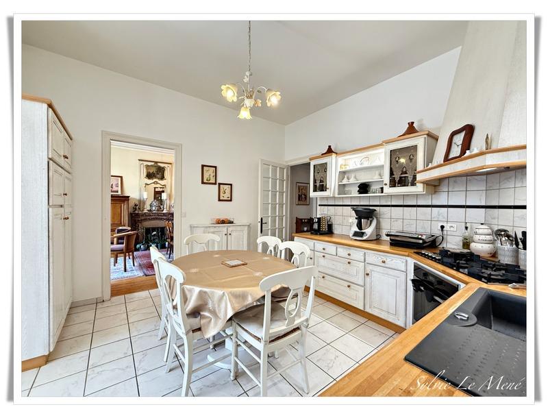 Maison - 290 m² - 12 pièces