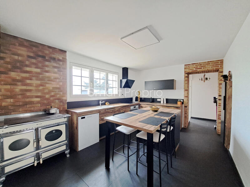 Maison - 233 m² - 9 pièces