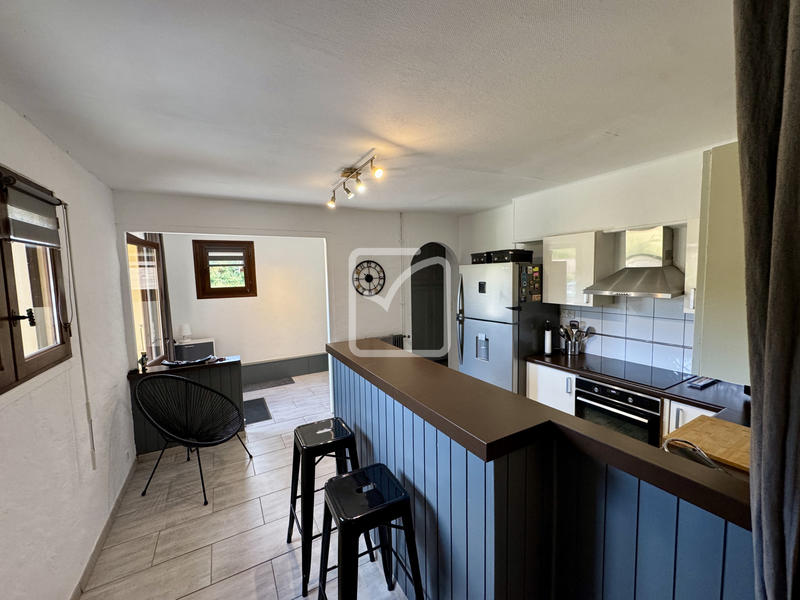 Maison - 230 m² - 12 pièces