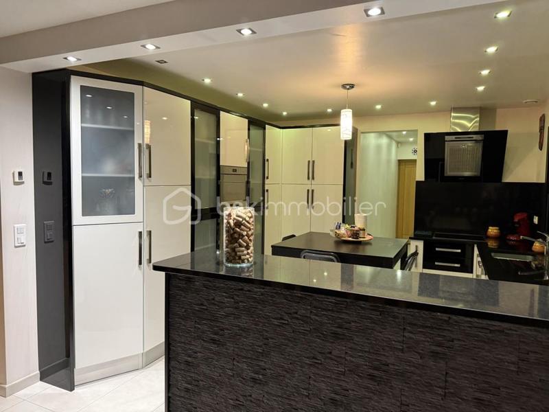 Maison - 210 m² - 9 pièces