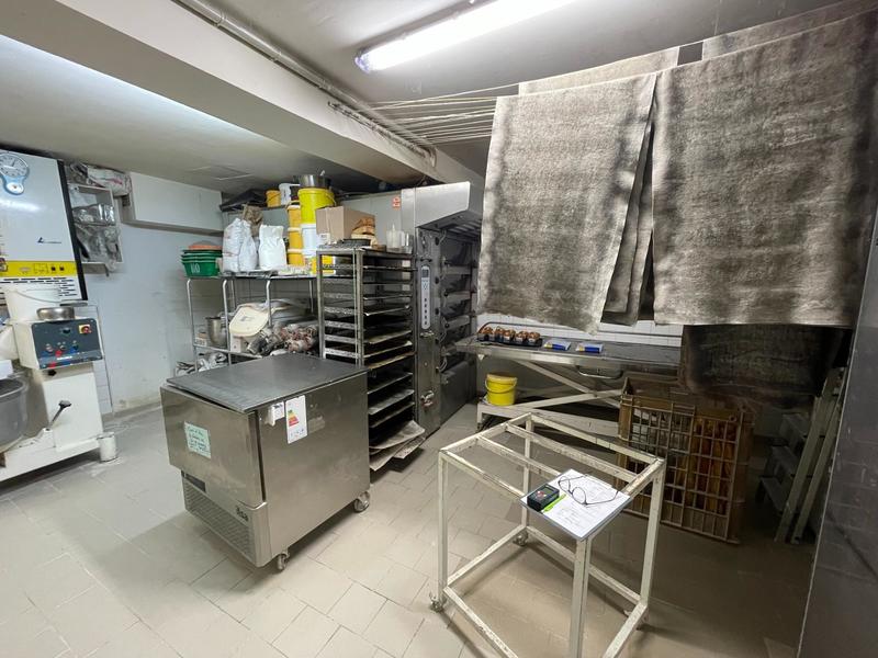 Local commercial - 179 m² - 7 pièces