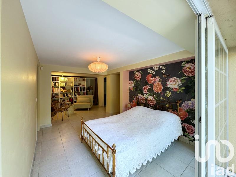 Maison - 250 m² - 8 pièces