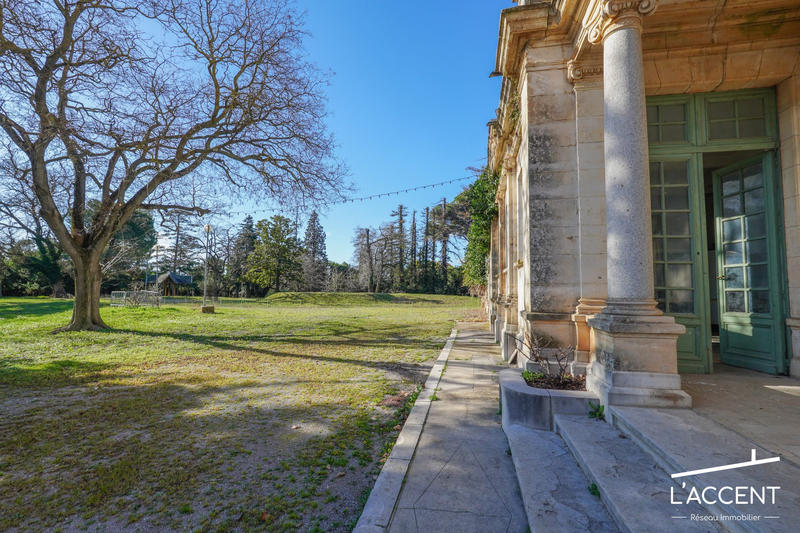 Château - 3 038 m² - 55 pièces