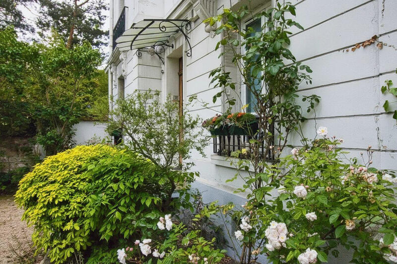 Maison - 220 m² - 11 pièces