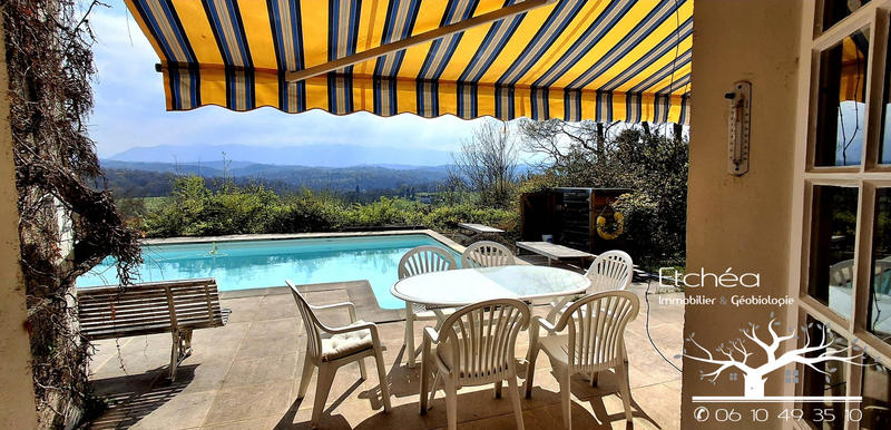 Maison - 248 m² - 8 pièces