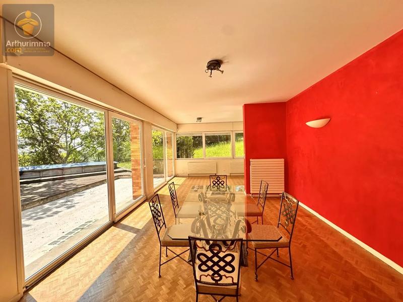 Maison - 240 m² - 6 pièces