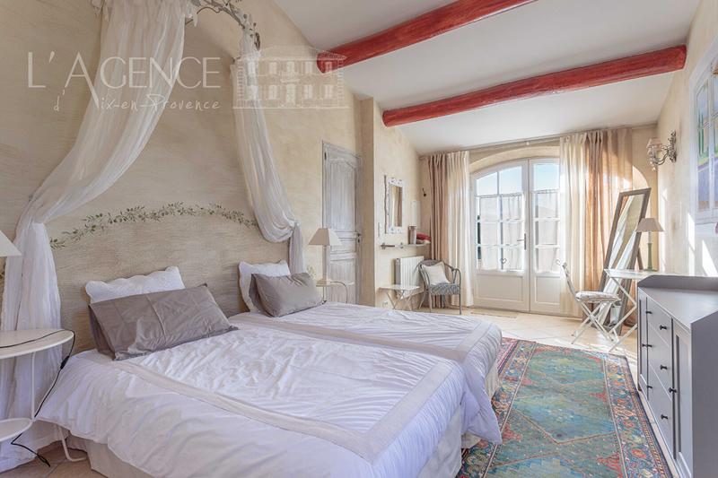 Maison - 326 m² - 7 pièces