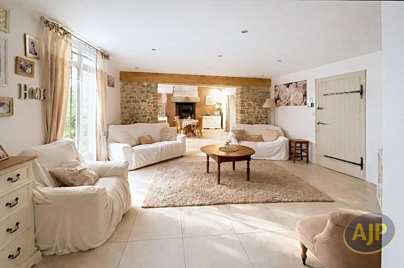 Maison - 231 m² - 12 pièces