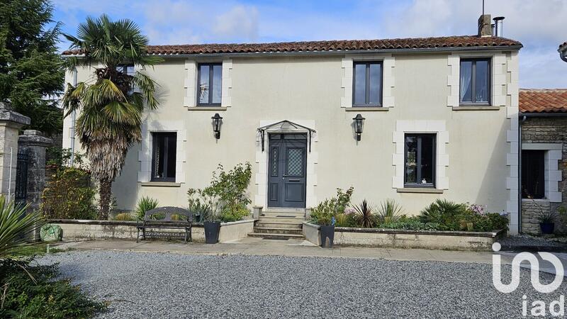 Maison - 225 m² - 9 pièces