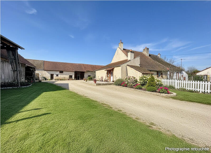 Maison traditionnelle - 81 m² - 4 pièces