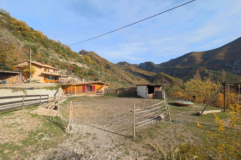 Maison - 212 m² - 9 pièces