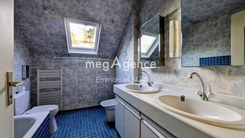 Maison - 178 m² - 8 pièces