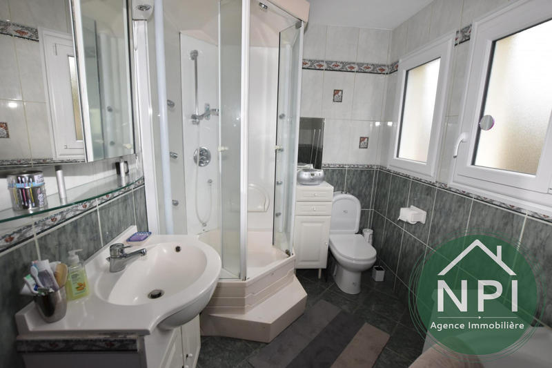 Maison - 280 m² - 9 pièces