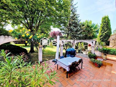 Maison - 185 m² - 9 pièces