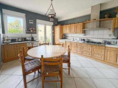 Maison - 121 m² - 6 pièces