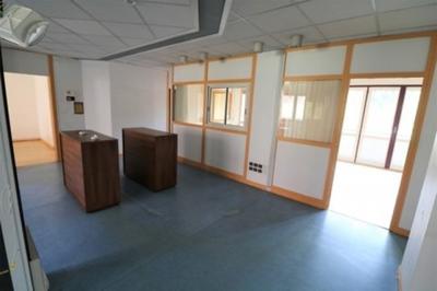 Local d'activité / Entrepôt - 700 m² - 20 pièces