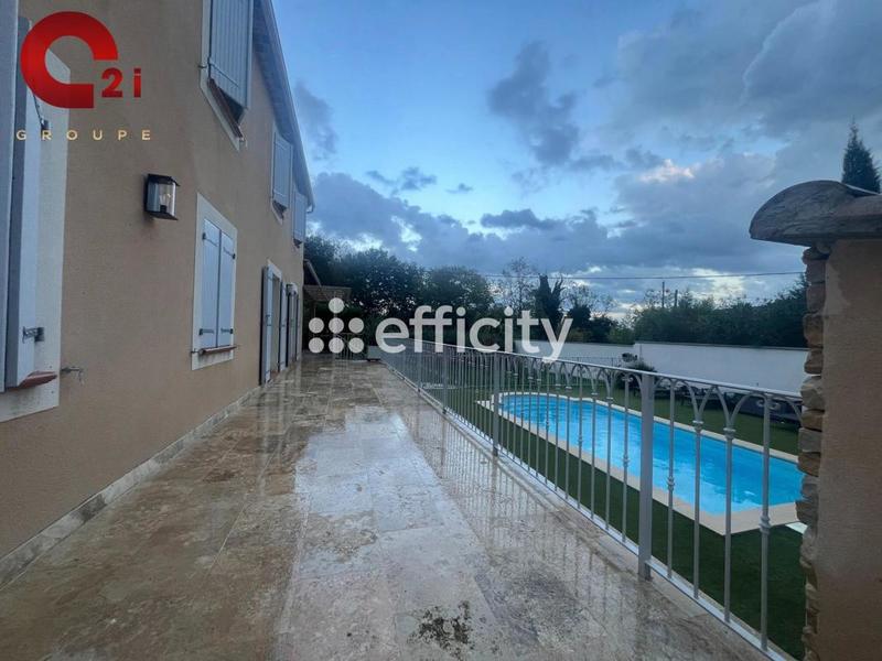 Maison - 203 m² - 7 pièces