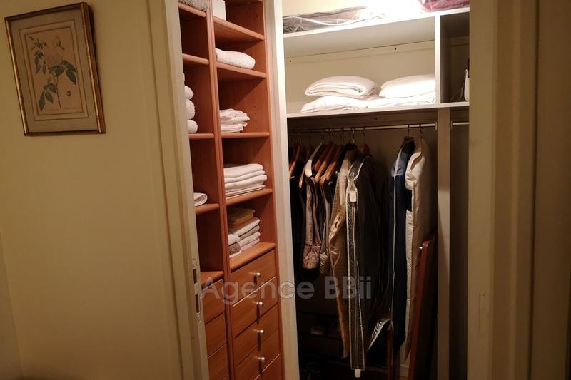 Maison - 300 m² - 15 pièces