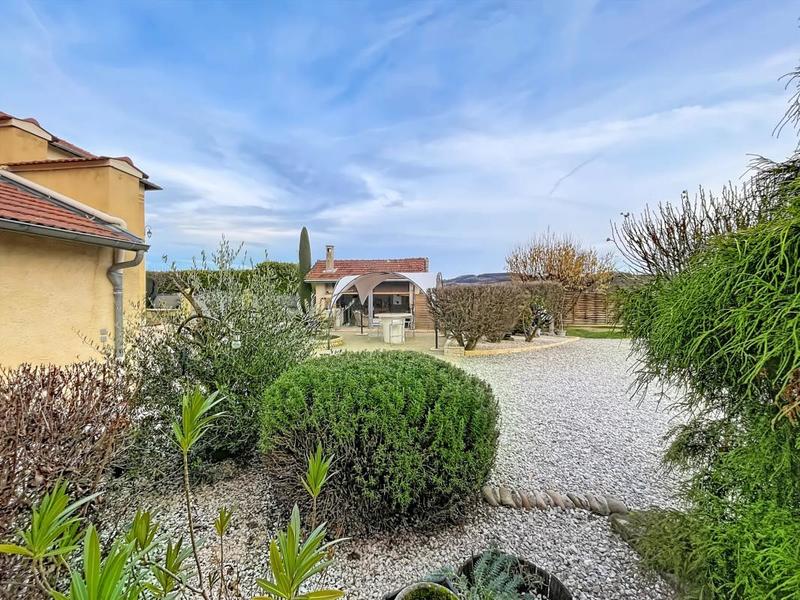 Propriété - 310 m² - 11 pièces