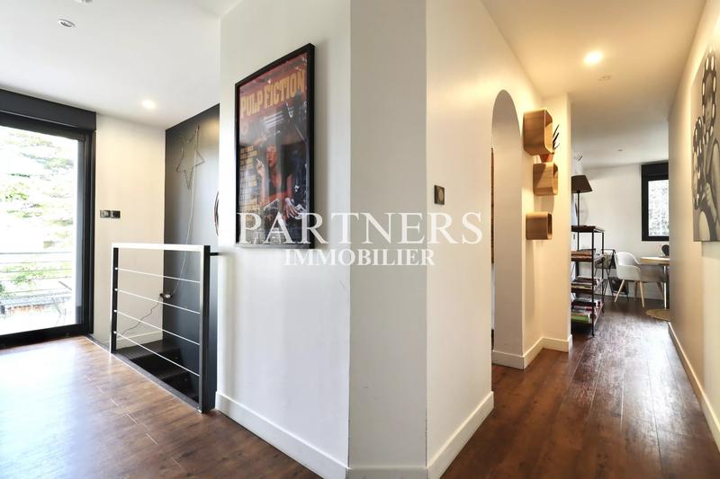 Maison - 220 m² - 7 pièces