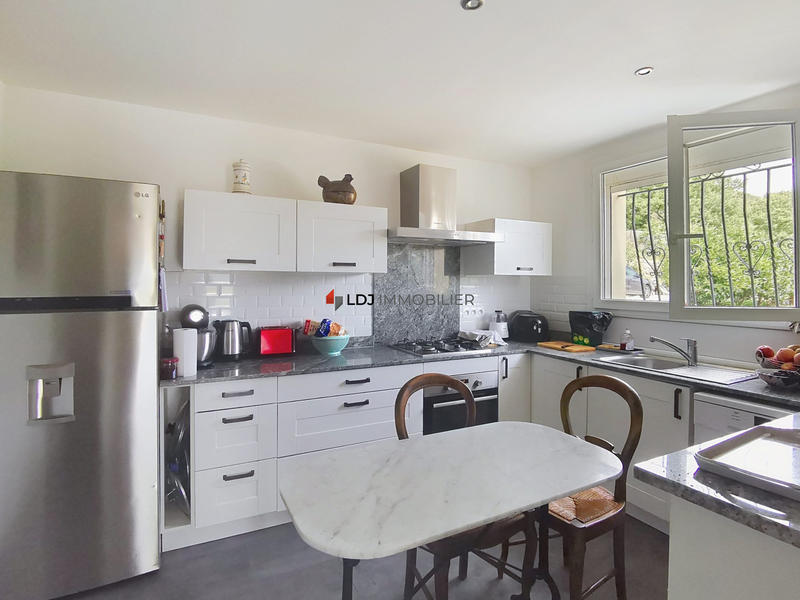 Maison traditionnelle - 248 m² - 7 pièces