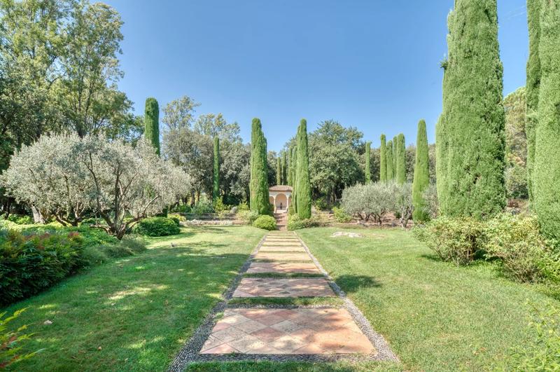 Villa - 460 m² - 9 pièces