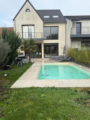 Maison - 253 m² - 11 pièces