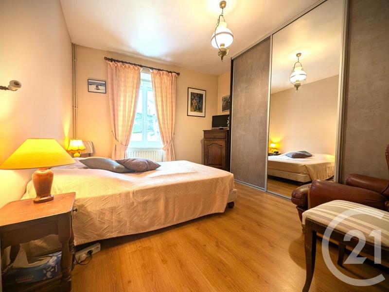 Maison - 198 m² - 8 pièces