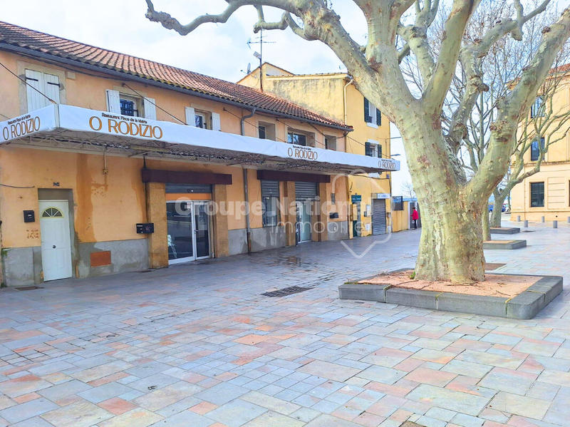 Local commercial - 200 m² - 3 pièces