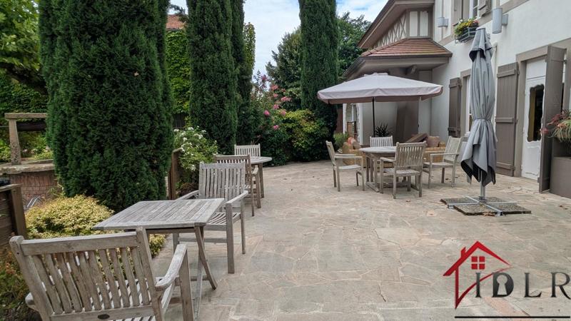 Propriété - 460 m² - 16 pièces