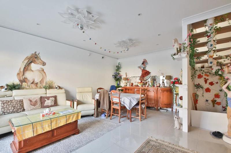 Maison - 180 m² - 8 pièces