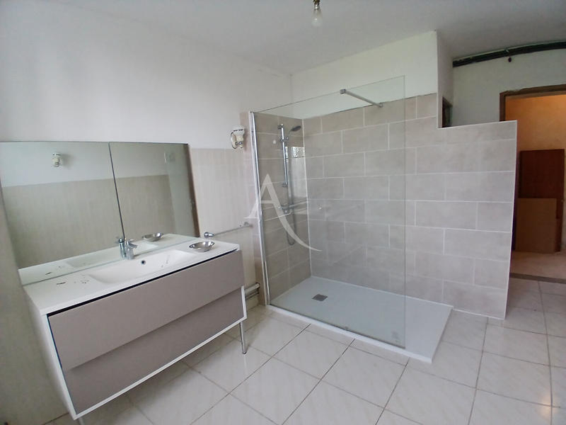 Maison - 210 m² - 6 pièces