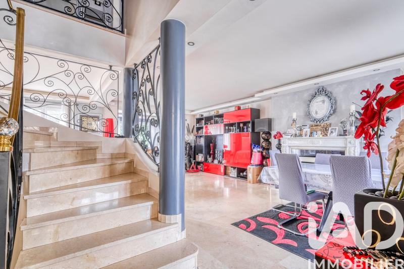 Maison - 269 m² - 8 pièces