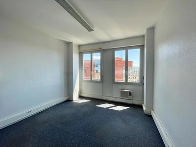 Bureau - 104 m² - 4 pièces