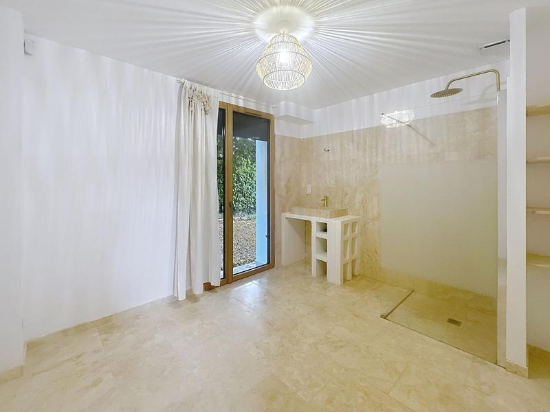 Maison - 221 m² - 6 pièces