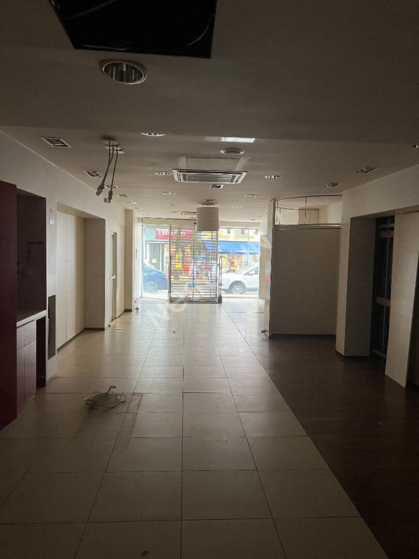 Local commercial - 116 m²