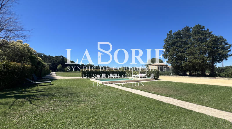 Mas - 270 m² - 6 pièces