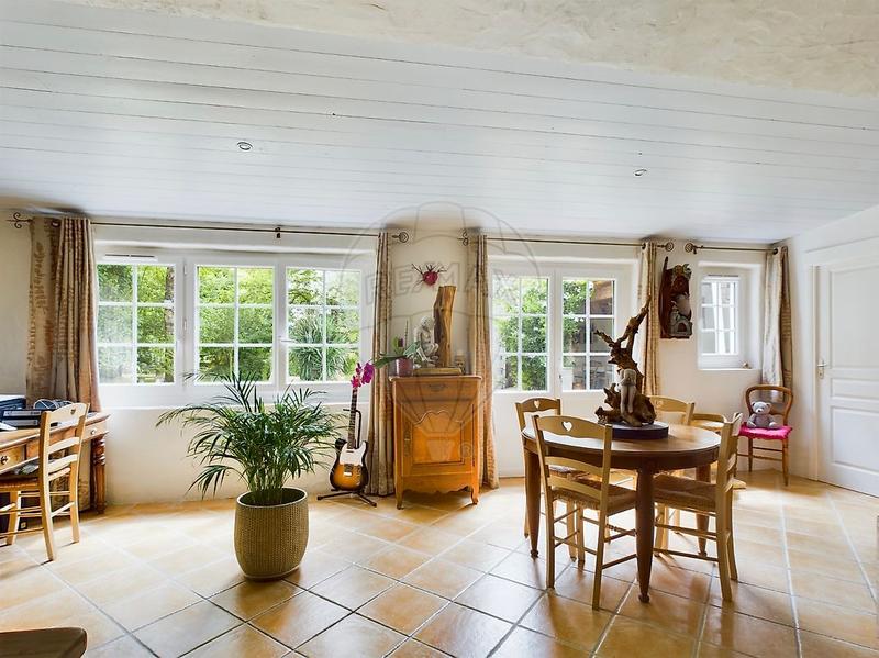 Maison - 180 m² - 12 pièces