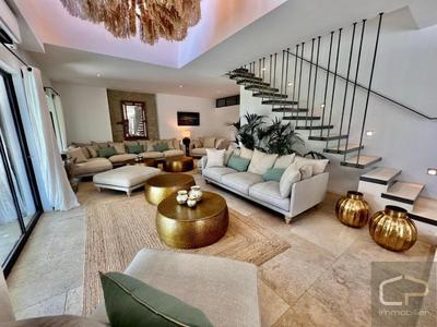 Mas - 500 m² - 12 pièces