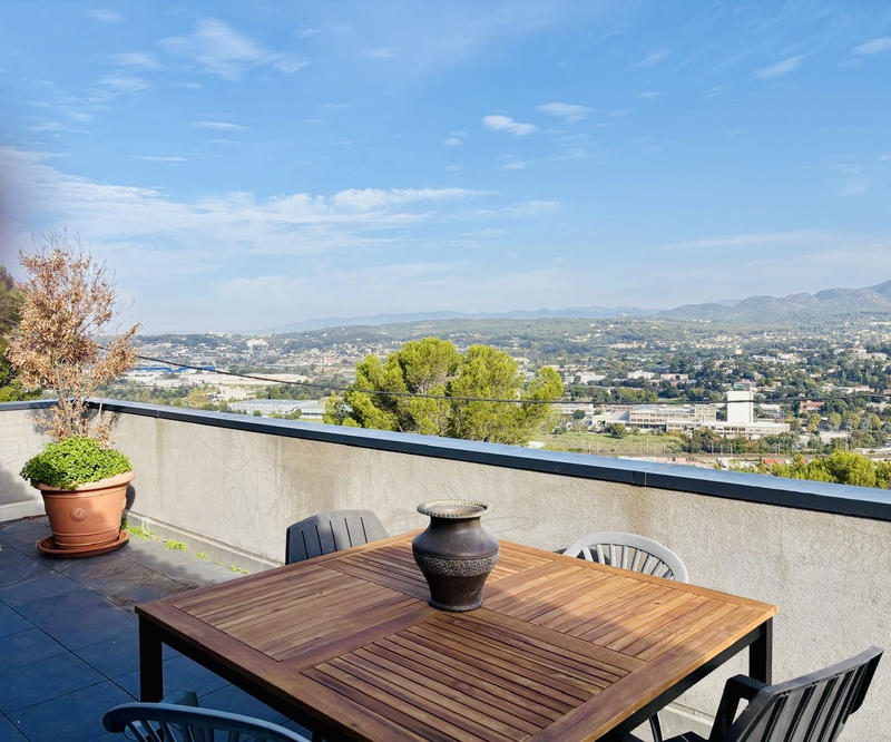 Maison - 220 m² - 5 pièces