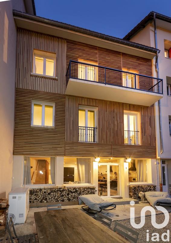 Maison - 250 m² - 12 pièces