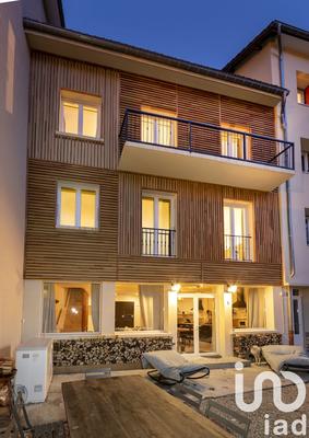 Maison - 250 m² - 12 pièces