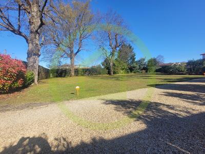 Terrain constructible - 832 m²