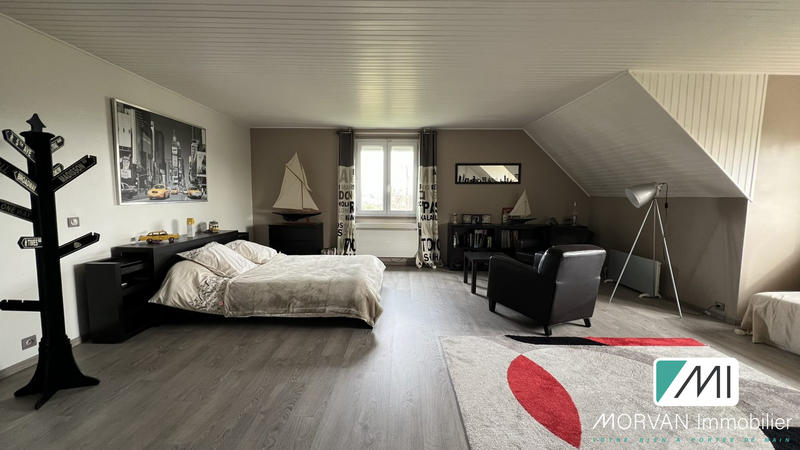 Maison - 240 m² - 7 pièces