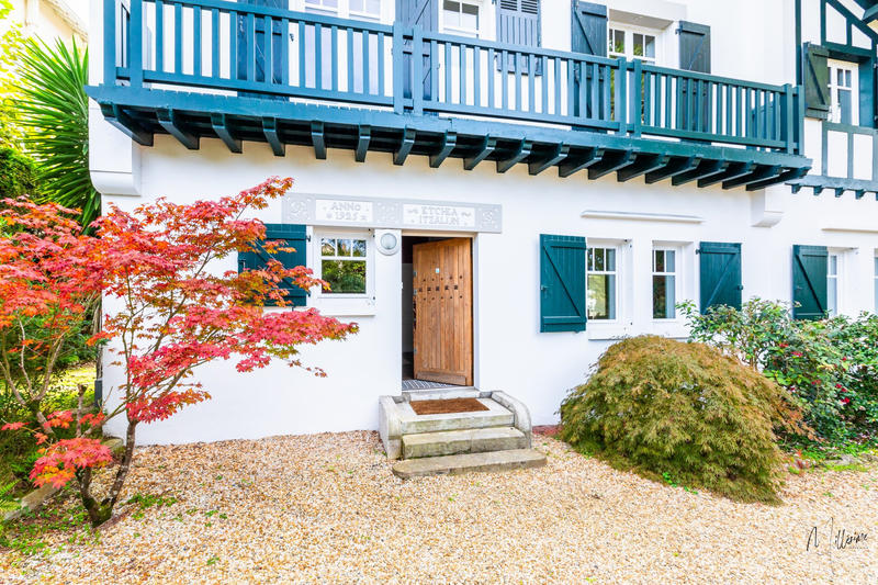 Maison - 289 m² - 10 pièces